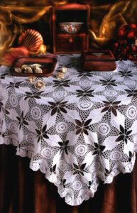 Ажурная скатерть в интерьере