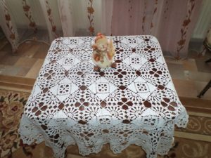 Как украсить небольшой стол