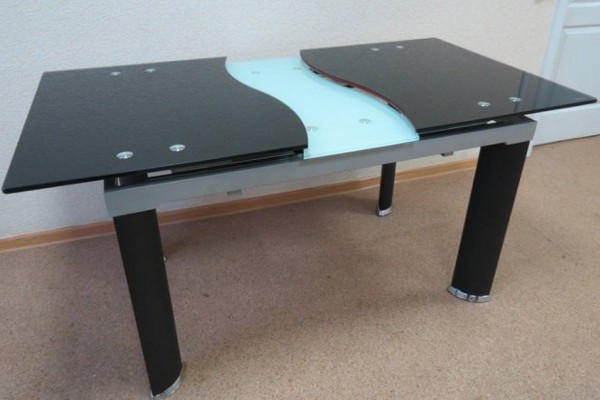 Кухонные стеклянные раздвижные столы - критерии выбора