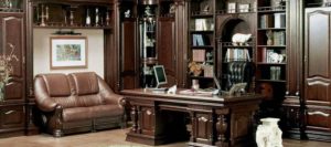 Письменный стол из массива дерева - благородство интерьера