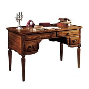 Письменный стол на фигурных ножках