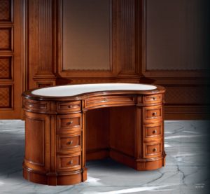 Письменный стол в классическом стиле