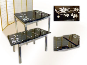 Раздвижной стеклянный стол с рисунком