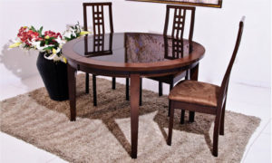 Стол в интерьере