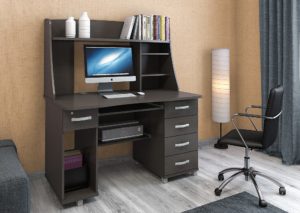 Темный компьютерный стол