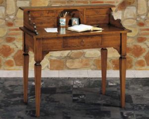 Удобный стол бюро