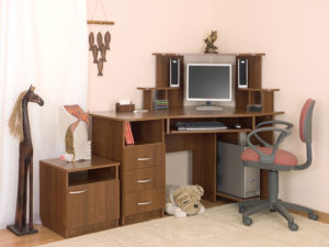 Угловой компьютерный стол с надстройкой