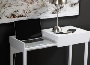 стол для работы за ноутбуком