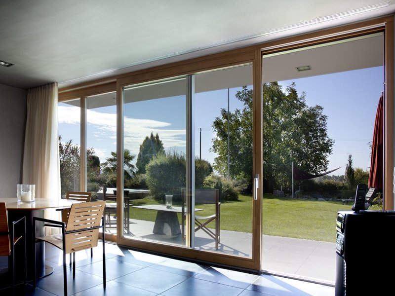 Как правильно выбрать раздвижные окна для дома