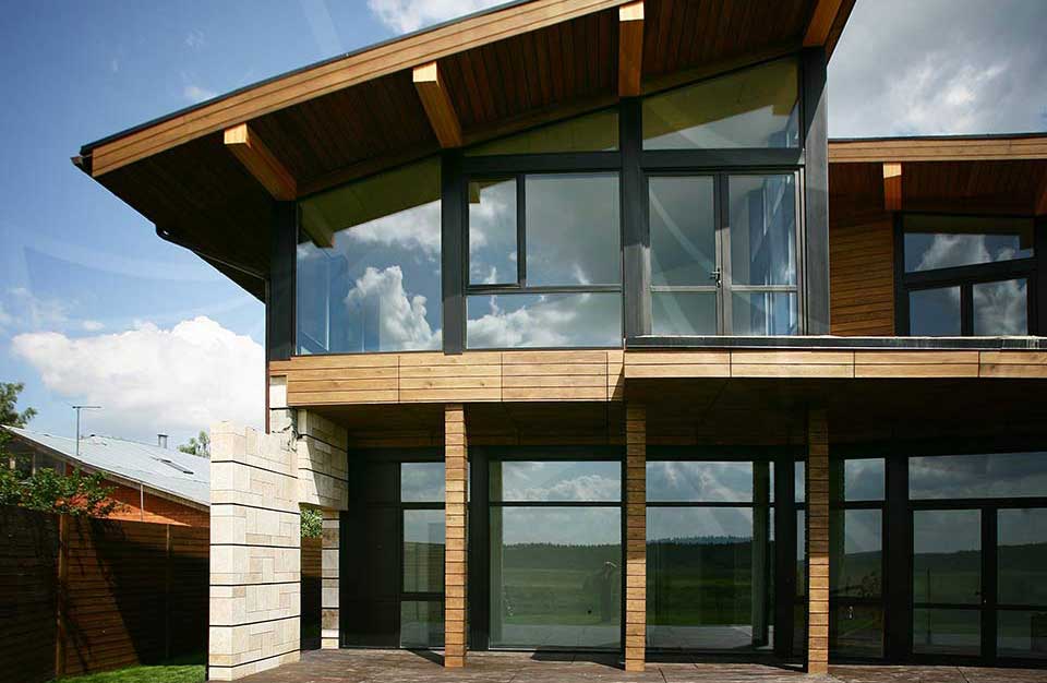 Нюансы остекления загородного дома