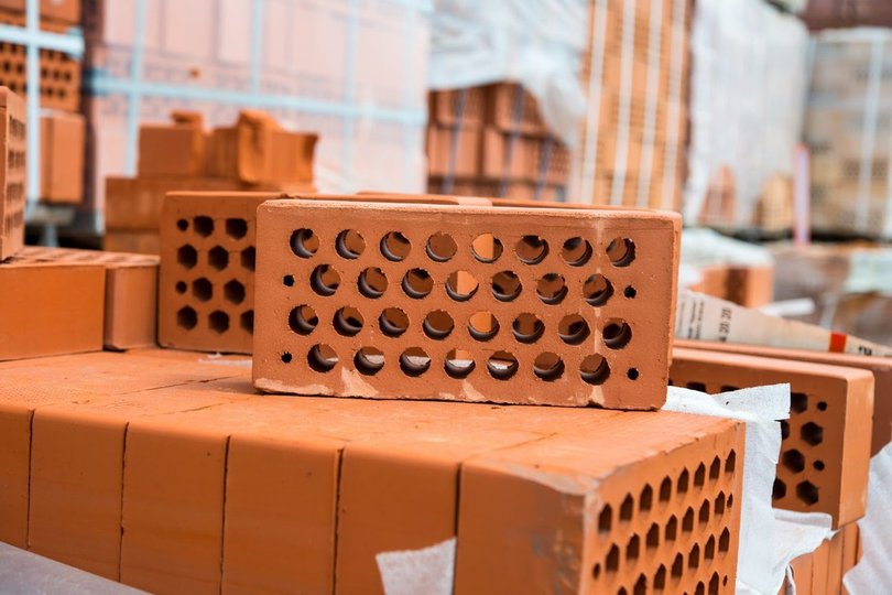 Стоит ли выбирать кирпич для строительства