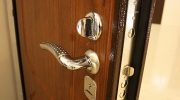 Как сделать входную дверь теплее